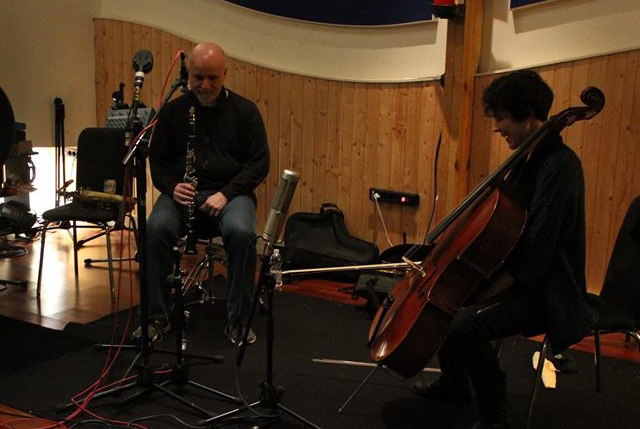 Ricardo Tehero (saxofones, clarinete) y Paloma Carrasco (violonchelo, piano) en el Sobrao de La Salchichería